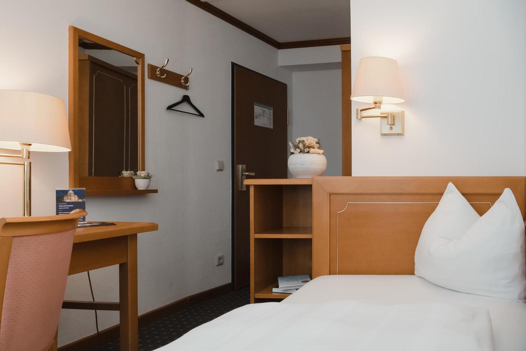 Hotel Alekto Фрайберг Экстерьер фото